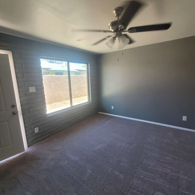 Building Photo - 2BR/1BA Garden Apartment $1200 Osborn/66th...