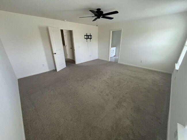 Building Photo - 4028 Centerpiece Ct