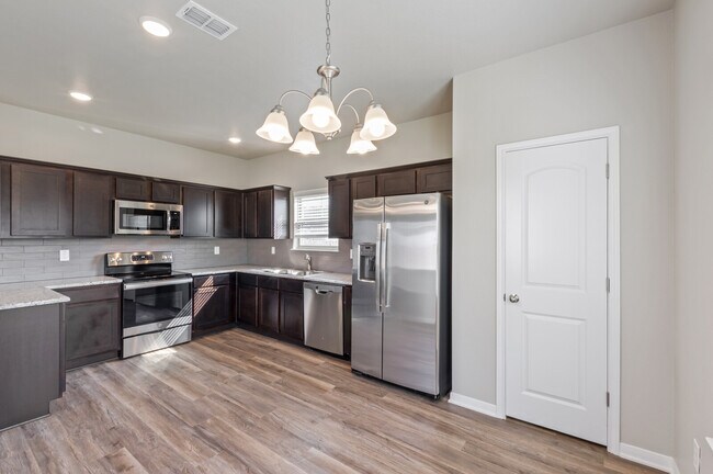 Building Photo - 604 Parkfield Ln