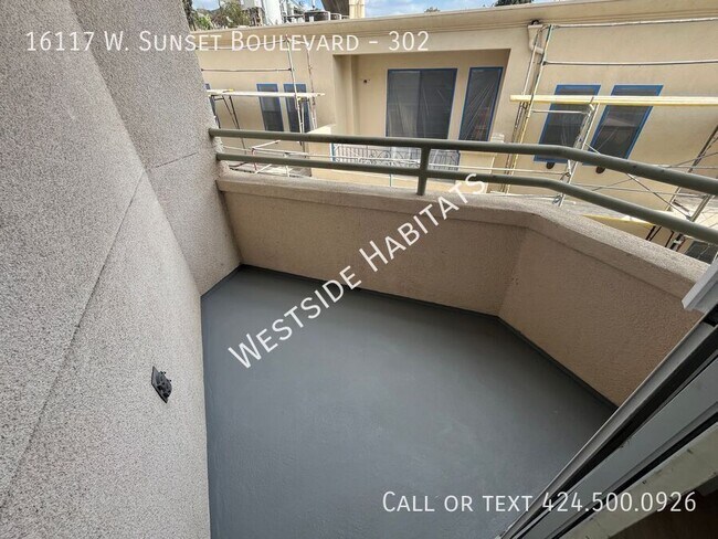 Building Photo - 16117 W Sunset Blvd