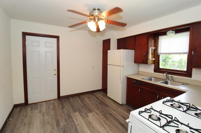 Building Photo - 507 Geneva St