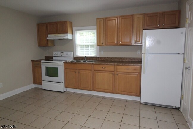 Building Photo - 30 White Meadow Ave