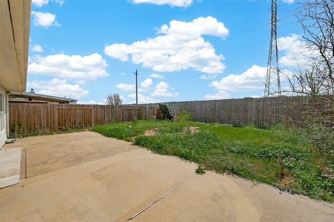 Building Photo - 13915 Maleewan Ln
