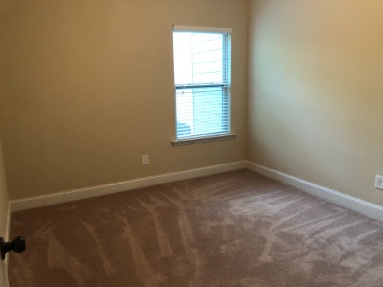 Building Photo - 955 Firethorne Pass