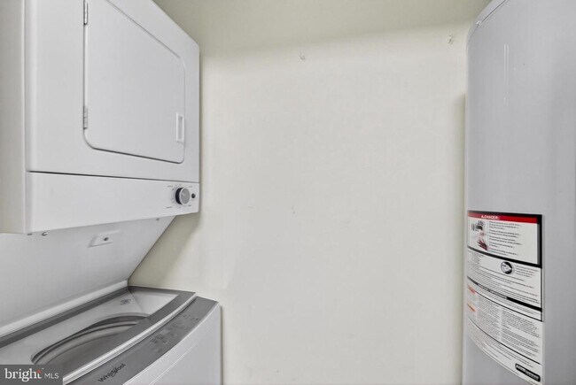 Building Photo - 1020 N Stafford St