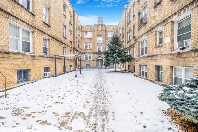 Building Photo - 1707 W Wallen Ave