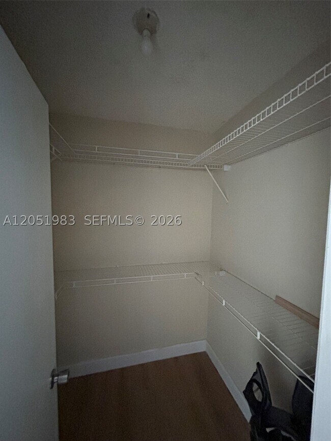 Building Photo - 9461 Evergreen Pl