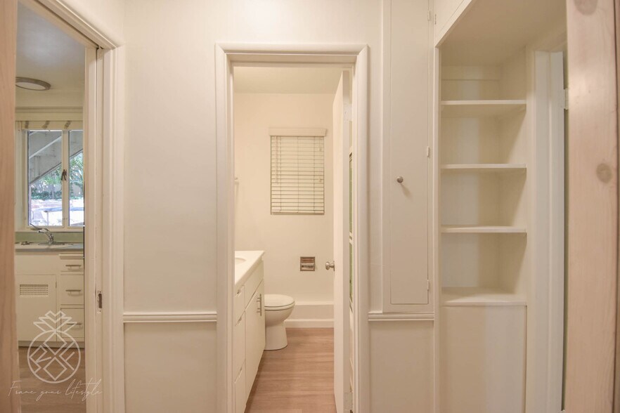 Building Photo - 2262 Fox Hills Dr