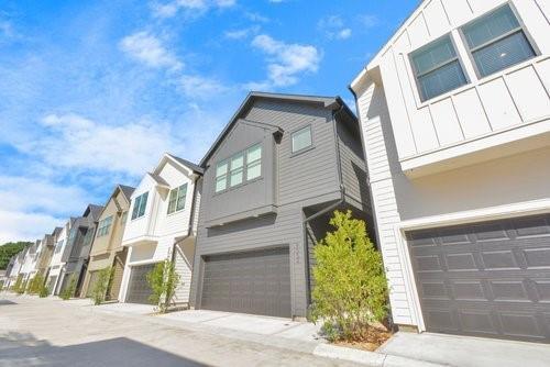 Building Photo - 9025 Laverne Oak Ln