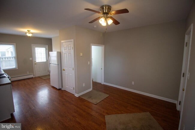 Building Photo - 234 E Linden St