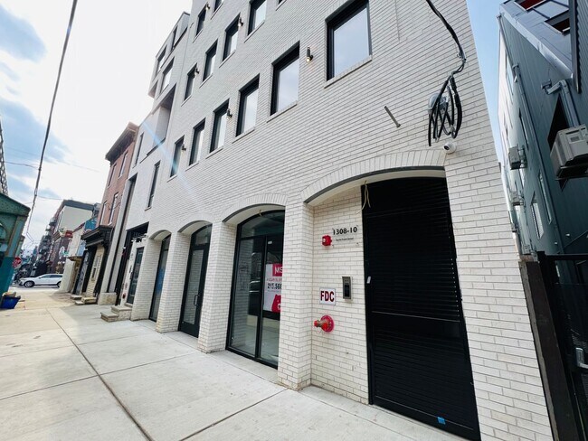 Building Photo - 1306 N Front St