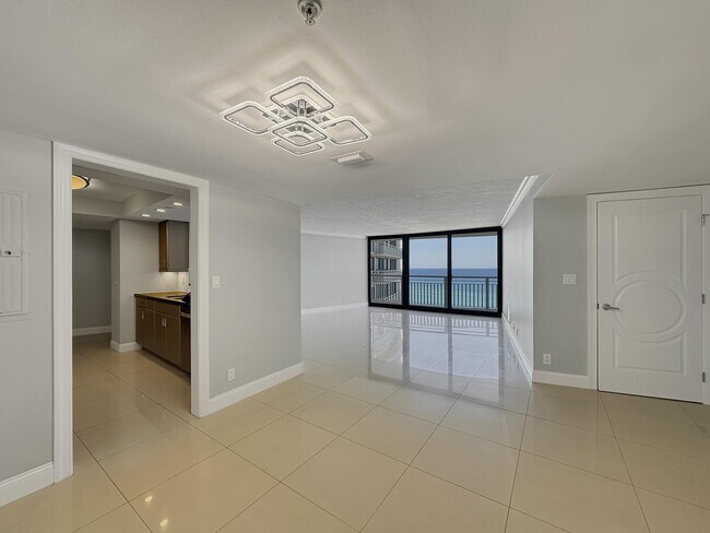 Building Photo - 3000 N Ocean Dr