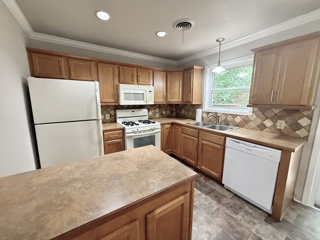 Building Photo - 207 Casalinda Cir