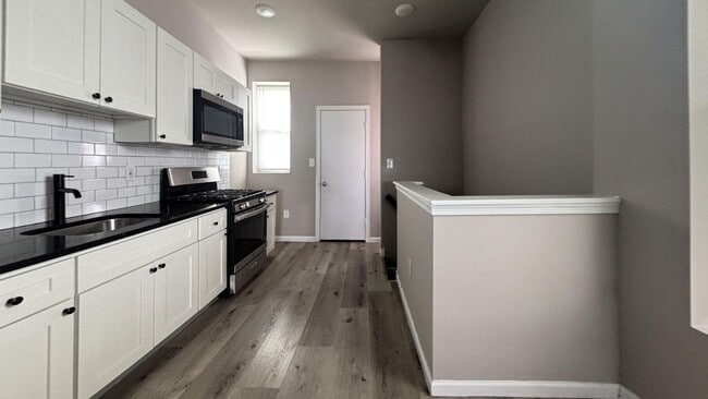 Building Photo - Modern 3-Bed, 1.5-Bath Rental with In-Unit Laundry