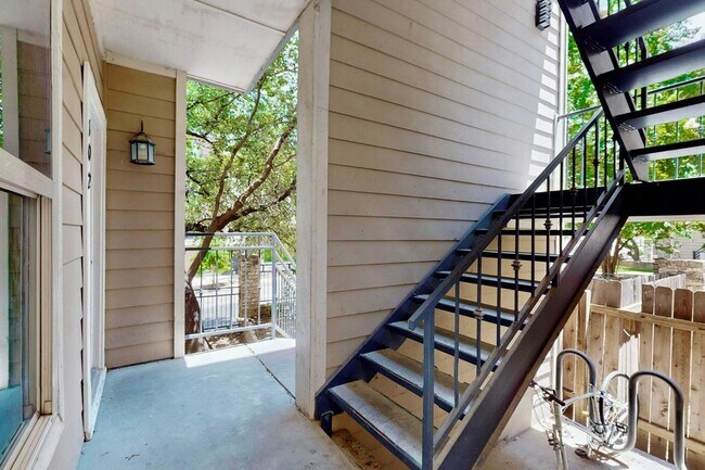 Building Photo - 2414 Longview St
