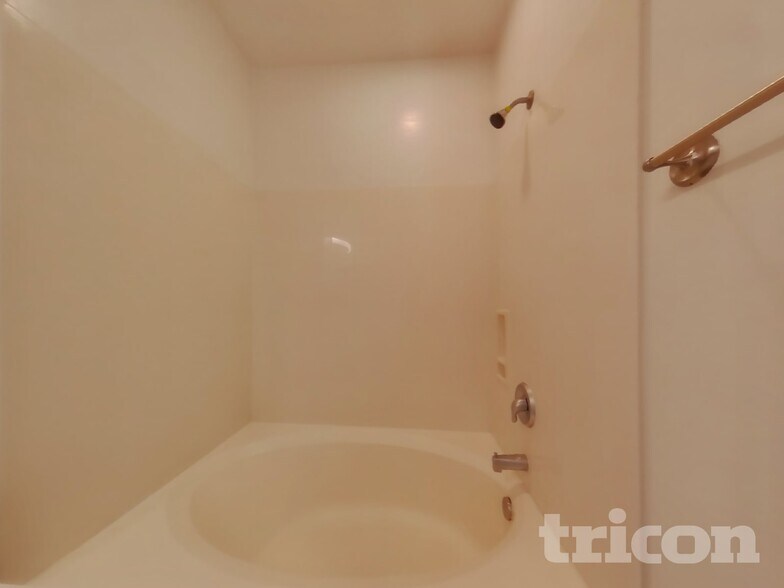 Building Photo - 3446 E Avalon Dr