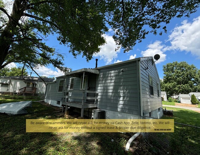 Building Photo - 10135 Cabot Dr