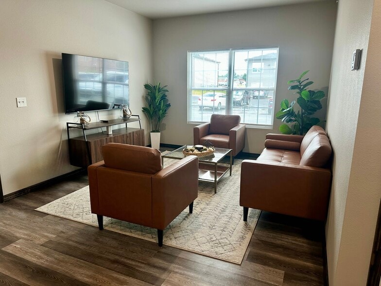 Building Photo - 2411 S Jackson Ave