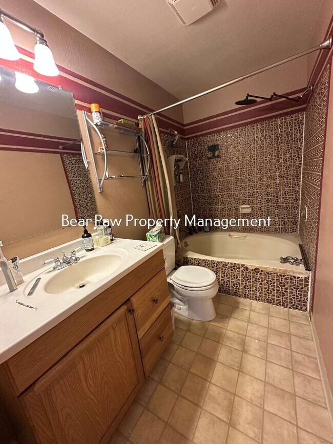 Building Photo - "Charming 3-Bedroom with 2 Full Baths in Scenic Bailey!"