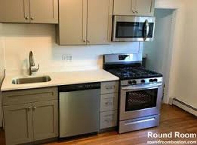 Building Photo - No Brokers Fee, New Kitchen, In-Unit Washer and Dryer