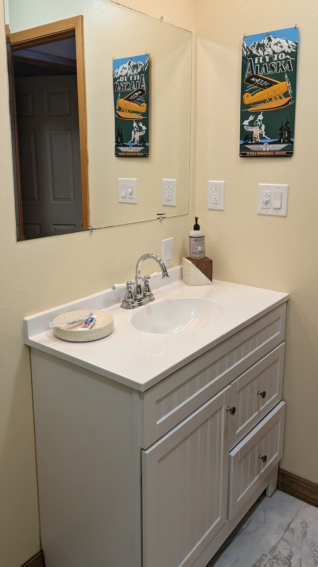 Building Photo - 608 Ridgecrest Dr