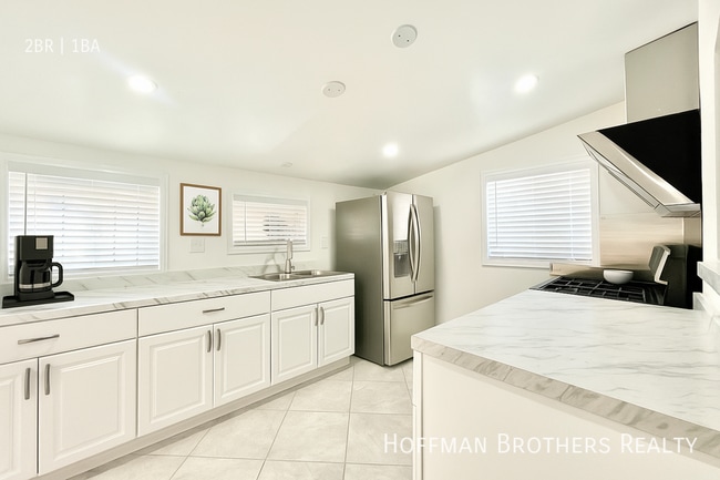 Building Photo - 2702 W Ave 31