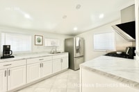 Building Photo - 2702 W Ave 31