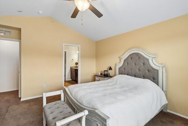 Building Photo - $2,000 | 3 Bedroom, 2.5 Bathroom Town Home | Pets Allowed | Available for August 1st Move-In!