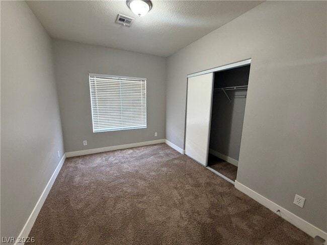 Building Photo - 1900 N Torrey Pines Dr