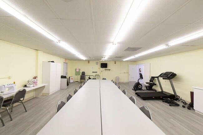 Building Photo - 18081 SE Country Club Dr