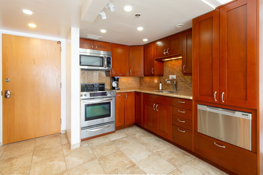 Buildt-in Microwave - 1777 Ala Moana Blvd