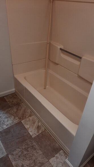 Second Bath shower and tub - 328 Poplar St