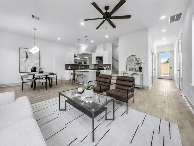 Building Photo - 2410 Vaughn St