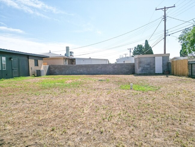 Building Photo - 1506 E 21st St
