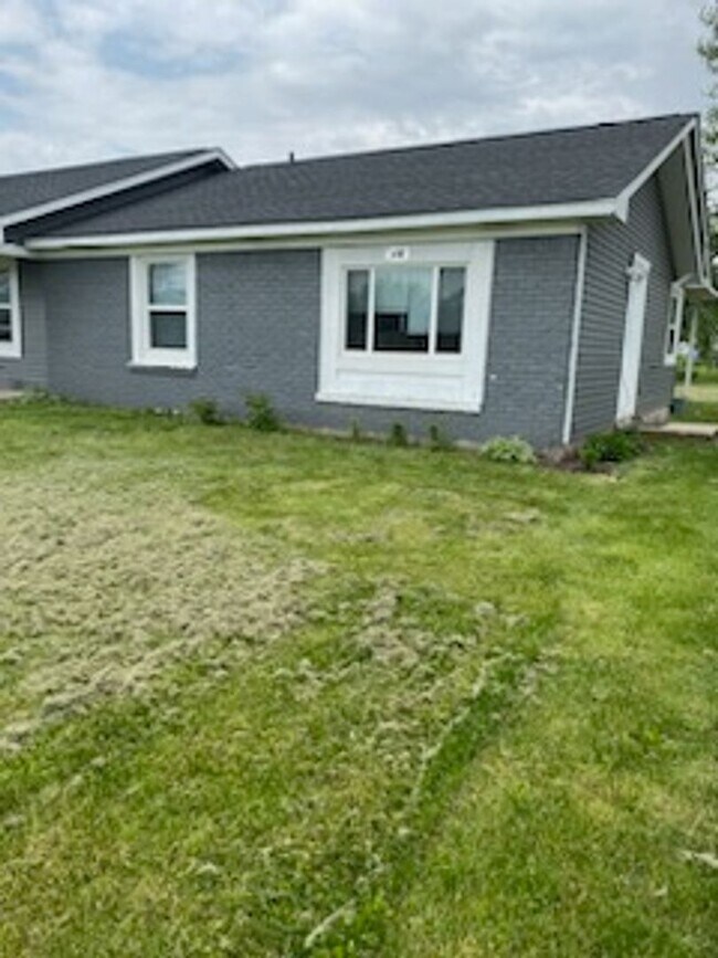 Primary Photo - 110-112 Sanders Ct