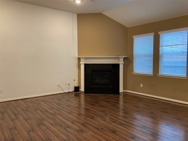 Building Photo - 24522 Via Salerno Ct