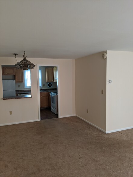 Building Photo - 25 Grandview Dr