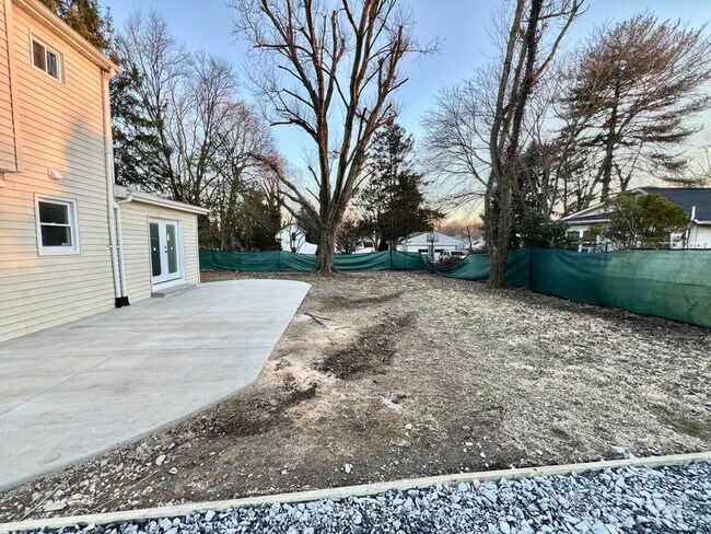 Building Photo - 907 Rollins Ave