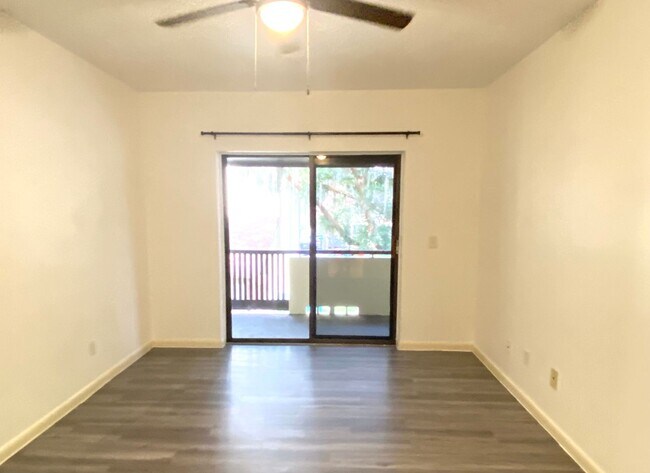 Building Photo - 1/1 Updated Condo In Heart Of Ocala