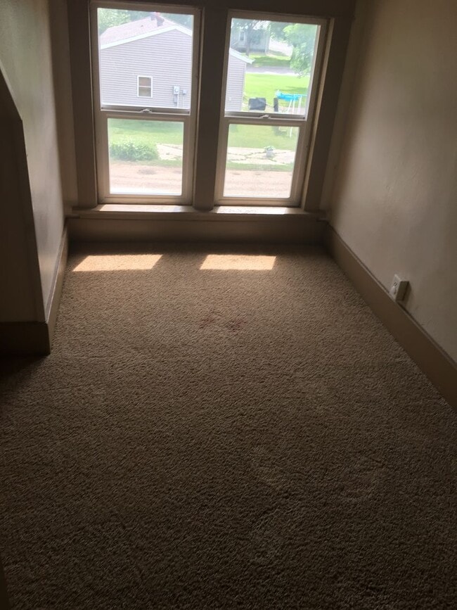 Building Photo - 3 Bed 1 Bath + Bonus Room and Yard