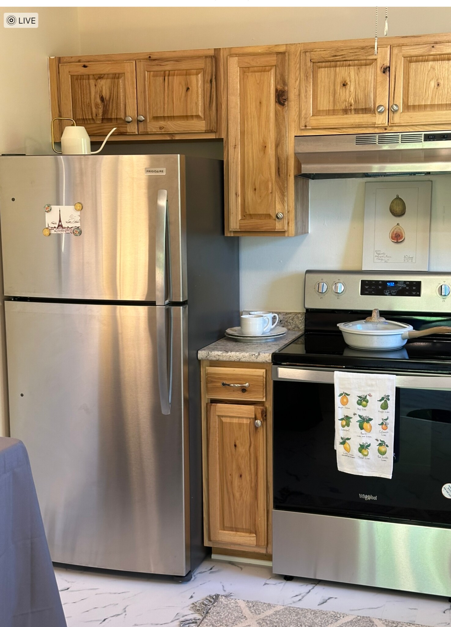 Kitchen with new appliances - 91 Faith St