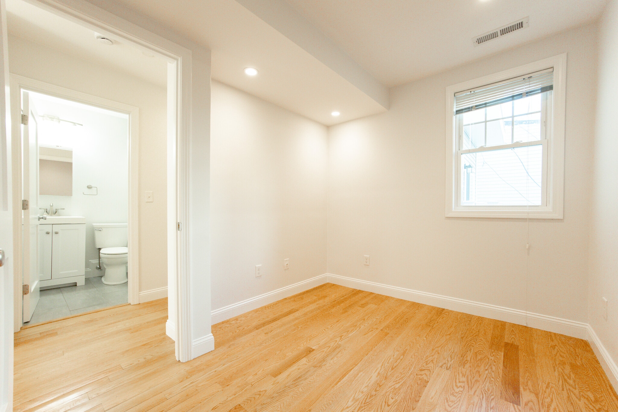 Building Photo - 375 Dorchester St