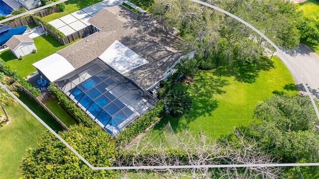 Building Photo - 16650 SW 77th Ct