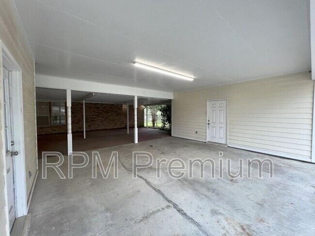 Building Photo - 7850 Greenwell St