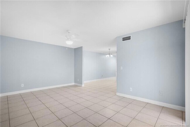 Building Photo - 333 SE Martin Ave