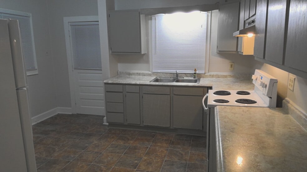 Building Photo - 815 N Bancroft St