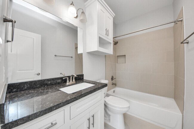 Building Photo - 1112 Amundsen St