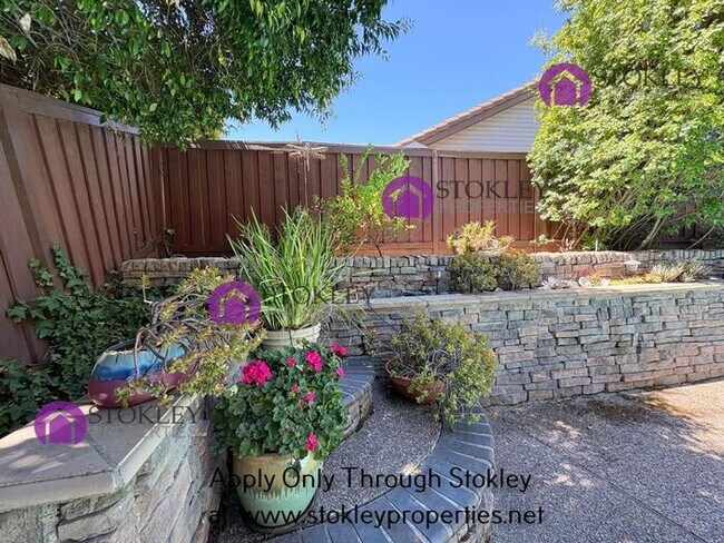 Building Photo - 2397 Lake Meadow Cir