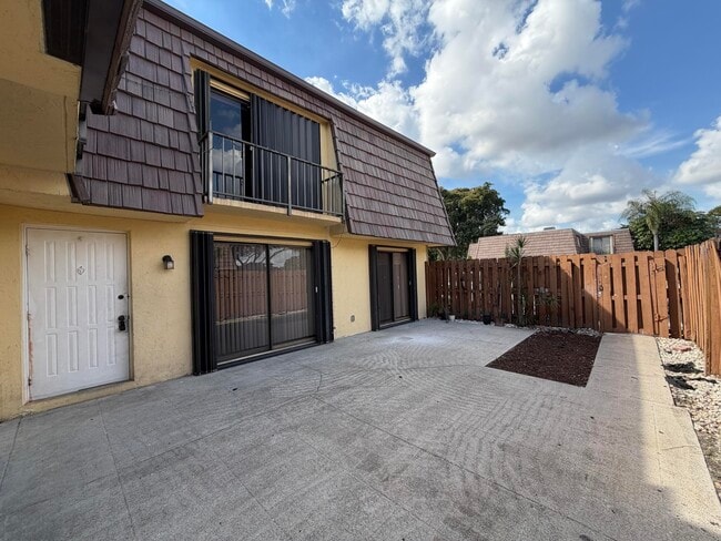 Building Photo - 731 Springdale Cir