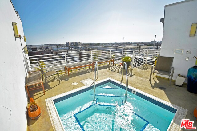 Building Photo - 825 E 4th St